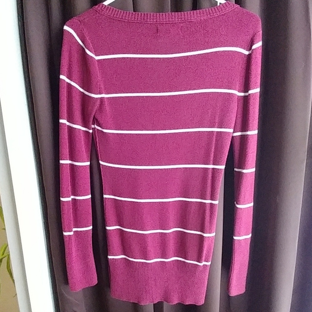Maroon and white Sweater - Picture 2 of 2